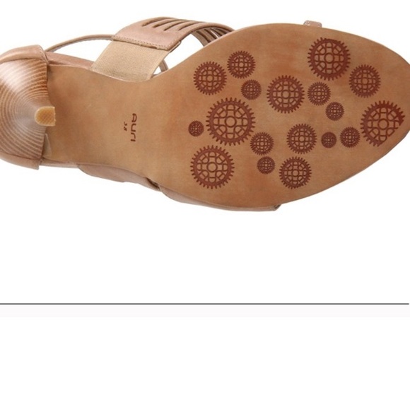 AURI sz10 tan color sandal with cushion footbed - Picture 6 of 8